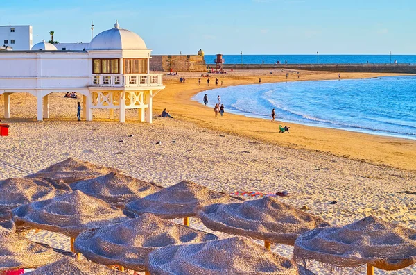 Cadiz Spain September 2019 Мальовничий Пляж Калета Видом Будівництво Штаб — стокове фото