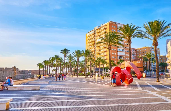 Cadiz Hiszpania Wrzesień 2019 Promenada Plaży Caleta Widokiem Nowoczesną Rzeźbę — Zdjęcie stockowe