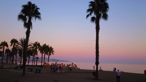 Malaga España Septiembre 2019 Disfruta Puesta Sol Púrpura Playa Malagueta — Vídeo de stock