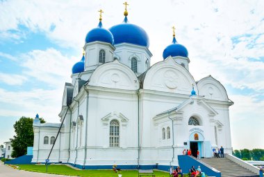 BOGOLYUBOVO, RUSSIA - 30 Haziran 2013: Bogolyubov 'un Tarihi Katedrali Bogolyubov Meryem' in İkonası (Theotokos Agiosoritissa) 30 Haziran 'da Bogolyubovo' da