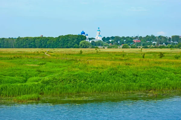 Walk by the Nerl river and watch the lush green forest, juicy meadow and Bogolyubsky Convent domes on horizon, Bogolyubovo, Russia — Stock Image Walk Nerl River Watch Lush Green Forest Juicy Meadow Bogolyubsky Royalty Free Stock Images