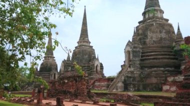 Kraliyet sarayı ve Budist tapınaklarının kalıntılarının yer aldığı, bahçeler, Ayutthaya, Tayland 'ın antik Wat Phra Si Santhe bölgesi.