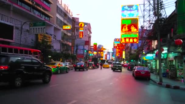 Bangkok Thailandia Aprile 2019 Colorati Cartelli Cinesi Illuminano Strada Serale — Video Stock