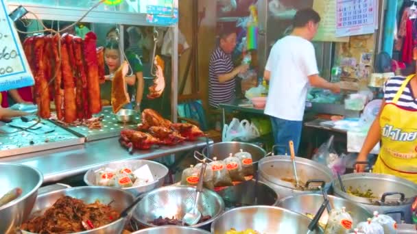 Bangkok Thailand May 2019 Food Stall Sampheng Market Offers Variety — Stock Video