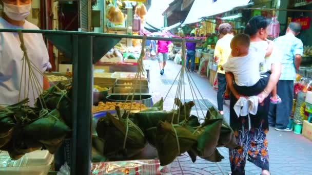 Bangkok Thailand Maj 2019 Färsk Hämtmat Bananomslag Friterad Kyckling Fisk — Stockvideo