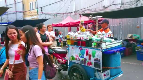 Bangkok Thailand May 2019 Elderly Vendor Makes Shaved Ice Desserts — Stock Video