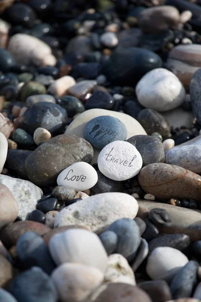Palabras sobre piedras de guijarro jalá concepto motivacional lema jalá palabras —  Fotos de Stock