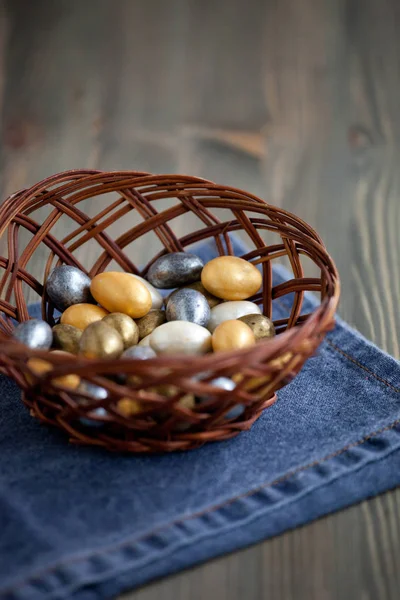 Sluiten Van Veelkleurige Paaseieren Voor Jacht Eieren — Stockfoto