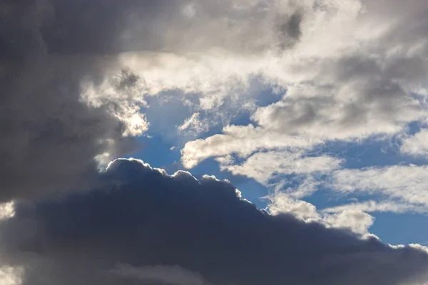 Blauwe Lucht Achtergrond Met Wolken — Stockfoto