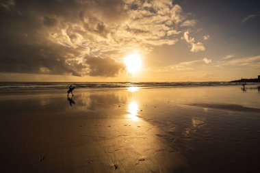Carcavelos sahilinde güzel bir gün batımı.