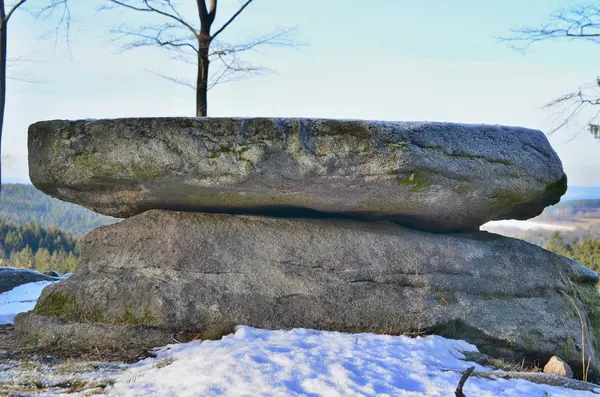 Curiosidad natural, una mesa de piedra, Bohemia del Sur — Foto de Stock