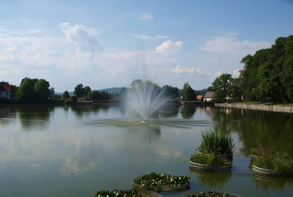 Vista de la fuente, parque termal, Kudowa Zdroj — Foto de Stock