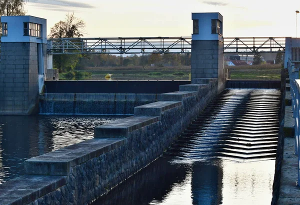 Presa de Trilcuv en el río Moldava, Bohemia del Sur — Foto de Stock