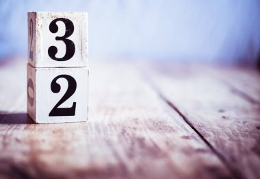 Numara 32, 32, 32, 3 ve 2 - tarih, yıldönümü, doğum