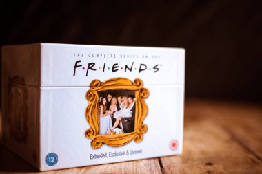 Perth, İskoçya - 31 Ekim 2019: Friends TV Dizilerinin Kutu Seti