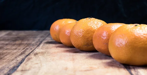 Mandarinas (naranjas, mandarinas, clementinas, cítricos) sobre —  Fotos de Stock
