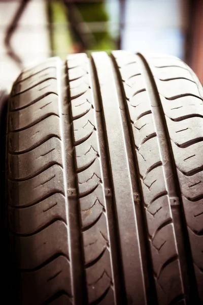 Close up of car tyre tread on the road on a bright day — Stock Photo, Image
