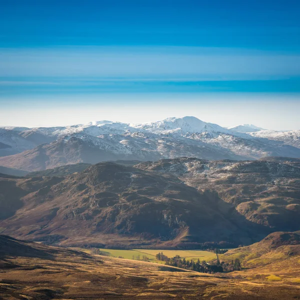 Montanhas escocesas paisagem inverno. Ben Vorlich, deslumbrante m — Fotografia de Stock