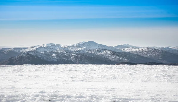 Ben Vorlich in de sneeuw - kijken naar Schotse munro 's top van de t — Stockfoto