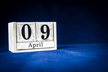 9 Nisan, 9 Nisan, 9 Nisan - rustik ahşap 