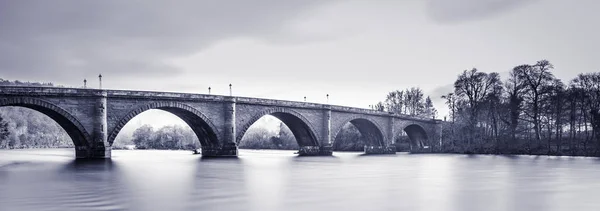 Telford 'un ünlü köprüsü Tay Nehri üzerinde Dunkeld, Pert — Stok fotoğraf