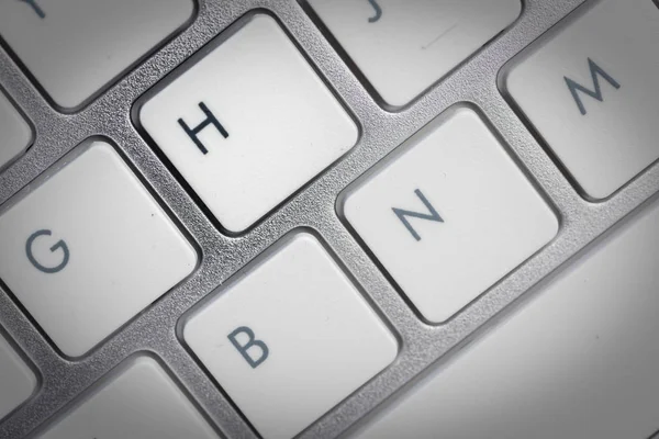 Teclado - teclado portátil de plata en el departamento de TI wi —  Fotos de Stock
