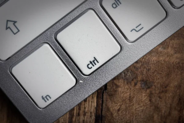 Teclado de ordenador - teclado plateado de un ordenador portátil con botón CTRL —  Fotos de Stock
