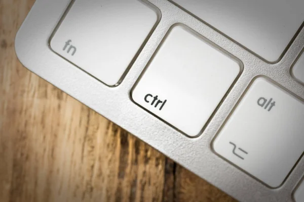 Teclado de computador - teclado de prata de um computador portátil com botão CTRL — Fotografia de Stock