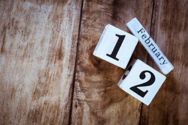 12 Şubat. 12 Şubat ayı, beyaz takvim blokları o