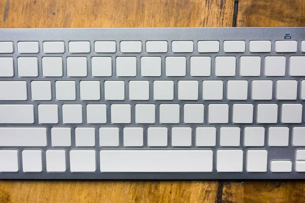 Teclado de ordenador inalámbrico portátil con botones en blanco. Vintage —  Fotos de Stock