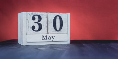 30 Mayıs - 30 Mayıs - Güzel bahar - Yılın en pozitif mevsimi - Tarihi ve Mayıs sembolleri olan beyaz bloklar