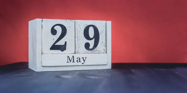 29 Mayıs - 29 Mayıs - Güzel bahar - Yılın en olumlu mevsimi - tarihi ve Mayıs sembolleri olan beyaz bloklar