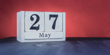 27 Mayıs - 27 Mayıs - Yılın en olumlu mevsimi olan güzel bahar - tarihi ve Mayıs sembolleri olan beyaz bloklar