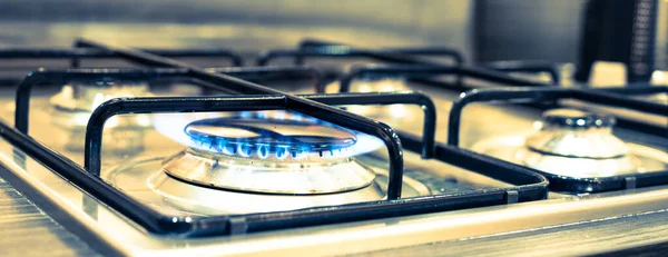 Ana borulardan gaz tedarik ediliyor. Ev yapımı propan kullanımı.