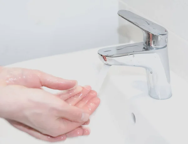 Πλύνετε Χέρια Σας Τακτικά Για Αφαιρέσετε Μικρόβια Που Συσσωρεύτηκαν Στο Εικόνα Αρχείου