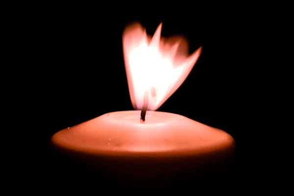 Verblassende Kerzenflamme Als Symbol Für Die Opfer Des Coronavirus — Stockfoto