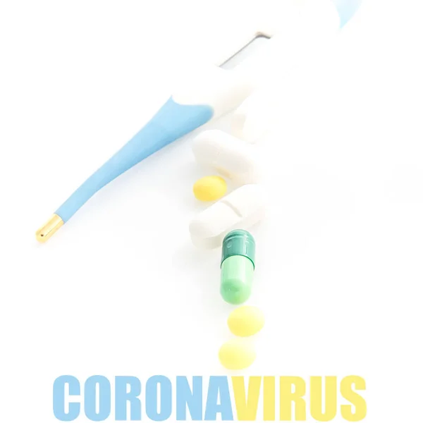 Coronavirus Symptome Pillen Und Thermometer Auf Weißem Hintergrund — Stockfoto