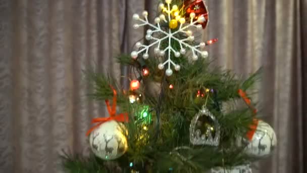 Vue sur l'arbre de Noël de haut en bas 