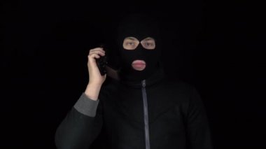 thug speaks on the phone