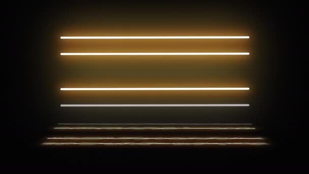 Las lámparas horizontales de neón alternativamente se encienden, brillan y se apagan en la oscuridad. Las lámparas brillan de color amarillo. En charcos reflejo de las lámparas. Fondo negro. Gráficos en movimiento . — Vídeos de Stock