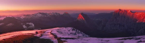 Winterpanorama der Urkiola-Berge — Stockfoto