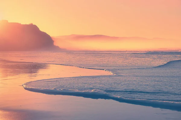Kıyıdaki dalga köpüğü ile sunset Beach — Stok fotoğraf