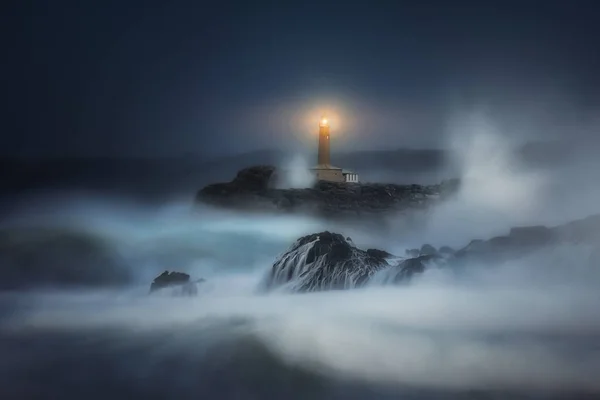 Mouro lighthouse w Santander w nocy — Zdjęcie stockowe