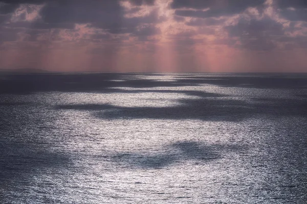 Reflejos de agua brillante en el mar — Foto de Stock