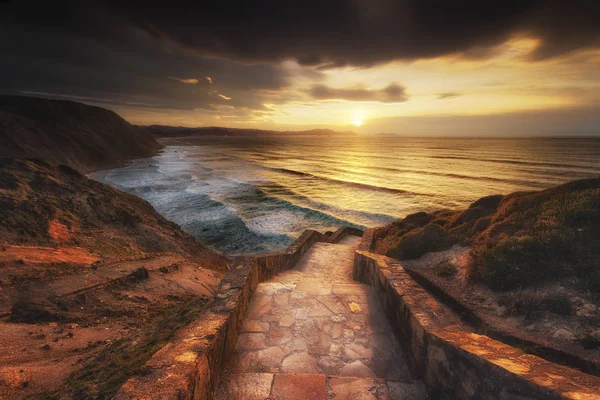 Escaleras a la playa de Barrika al atardecer —  Fotos de Stock