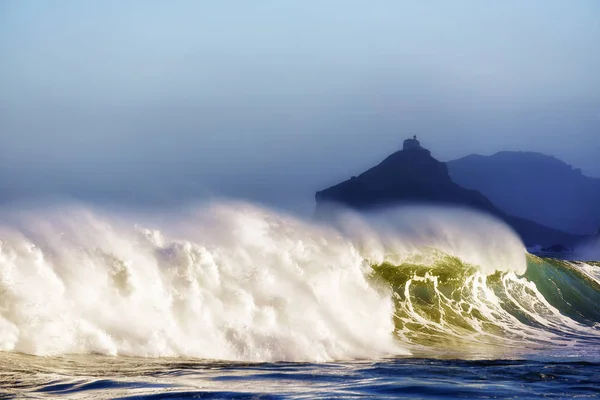 Wave breaking in Bakio — Stock Photo, Image