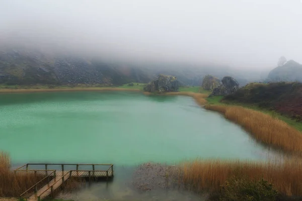 Lake in La Arboleda — Stockfoto