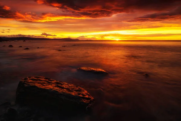 Zonsondergang aan de kust — Stockfoto