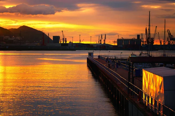 Sonnenuntergang im getxo Steg — Stockfoto