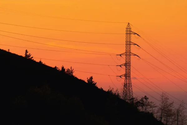 Torre di trasmissione al tramonto — Foto Stock